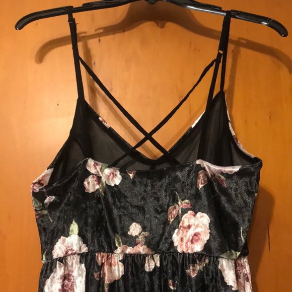 🌸IVY & MAIN VELVET FLORAL MINI🌸 - Picture 6 of 8